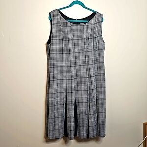Roz & Ali Plaid pleated Dress w/lace insert size 20 EUC